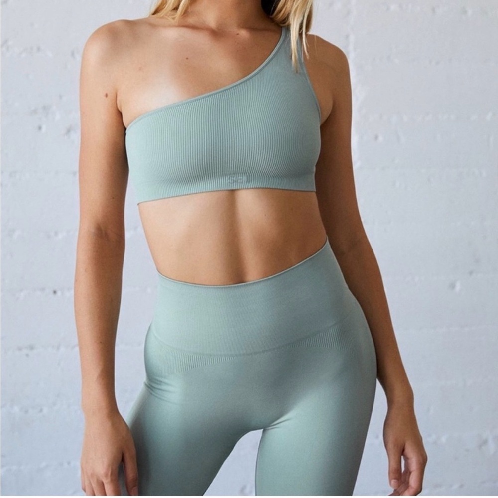 SET Active One Shoulder Bra & Leggings